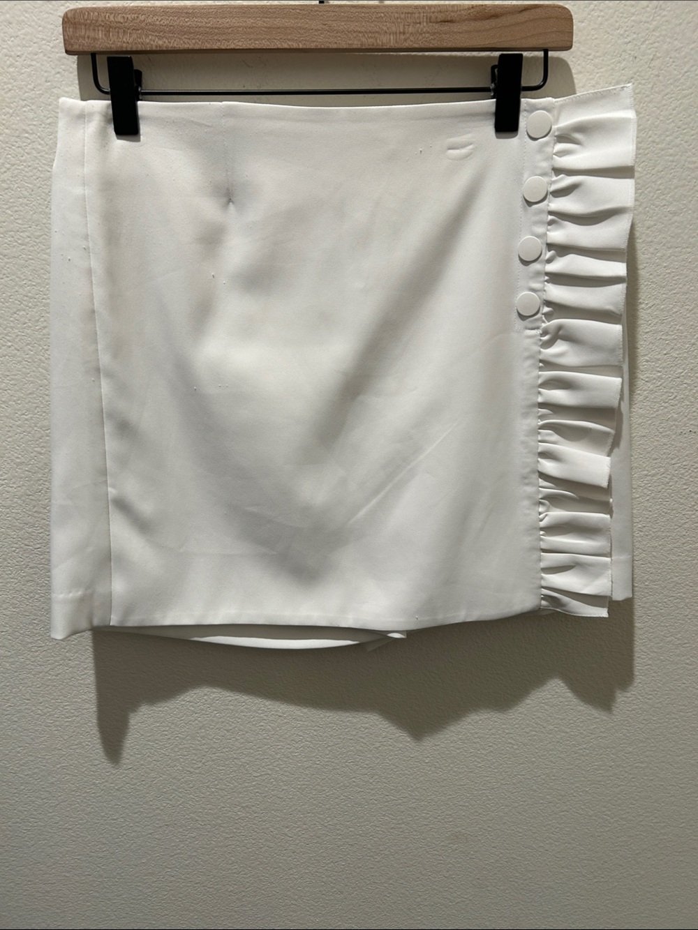 Tory Sports side ruffle White Skorts